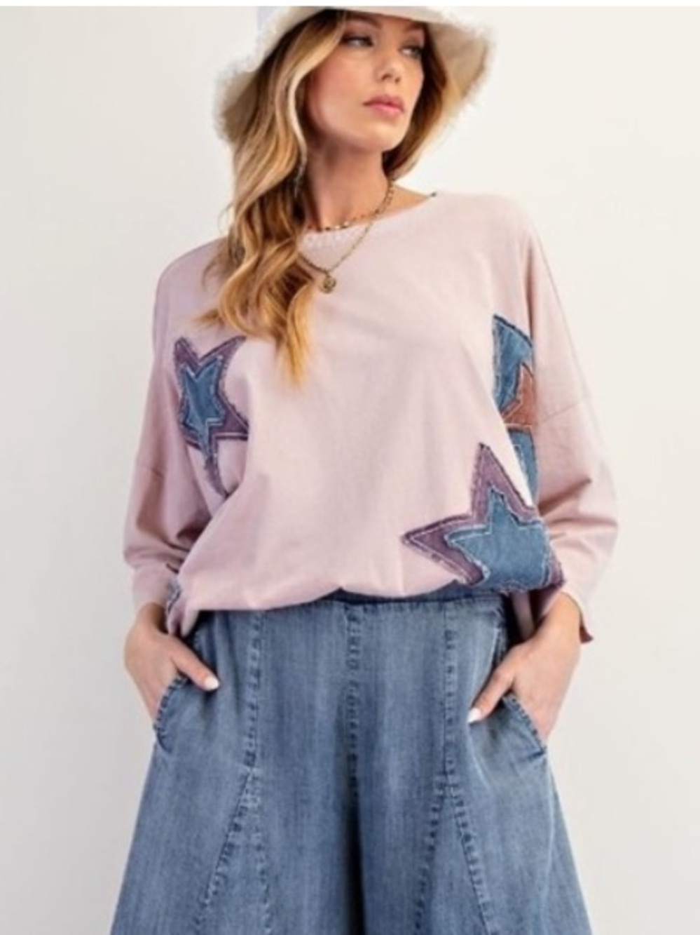 Easel Star patchwork Pink Star Appliqué Short Sleeve Tee - Picture 2 of 5